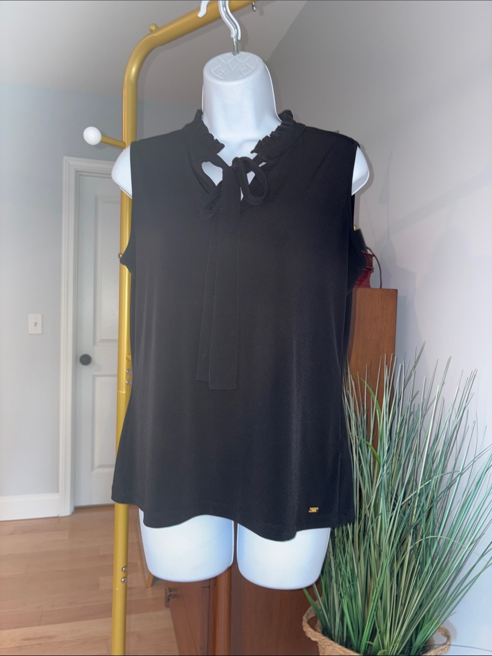 Calvin Klein Black Sleeveless Tie-Neck Top - Women